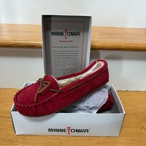 Minnetonka Women's Burgundy Moccasins with Brown Laces